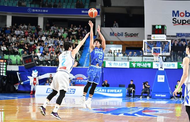 26일 삼성 전에서 슛을 던지는 한국가스공사 벨란겔 [KBL 제공. 재판매 및 DB 금지]