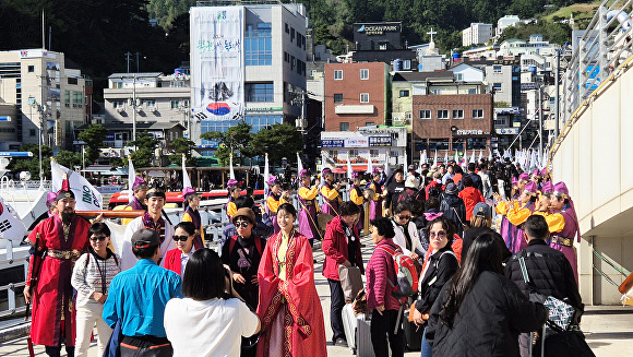 경북문화관광공사가 울릉도에서 '우산국왕 납시오' 행사를 진행하고 있다. [사진=경북문화관광공사]