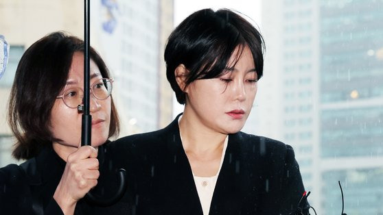 음주운전 혐의를 받는 문재인 전 대통령 딸 다혜씨가 지난 18일 서울 용산구 용산경찰서에 피의자 신분으로 출석하고 있다. 뉴스1