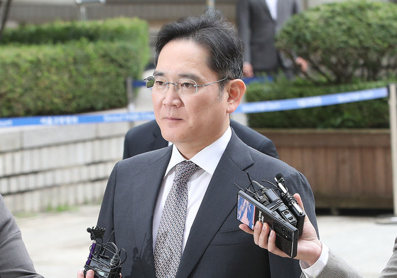 Samsung Electronics Executive Chairman Lee Jae-yong attends second hearing of his appeal trial at Seoul High Court in Seocho District in southern Seoul on Oct. 14. [NEWS1]