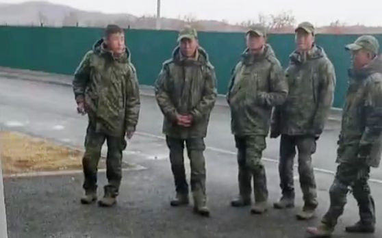 Astra, an outlet claiming to be independent Russian media, posted footage on its Telegram channel on Tuesday showing what appear to be North Korean soldiers standing outside a building. Astra claimed the video captures the arrival of North Korean soldiers at a military base, believed to be Unit 44980 of the 127th Motor Rifle Division in Sergievsky in Russia's Far Eastern city of Vladivostok. [SCREEN CAPTURE]