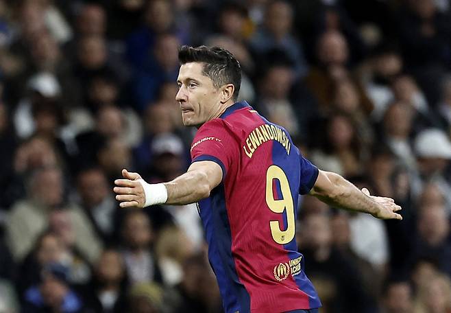 후반 9분 바르셀로나 로베르트 레반도프스키가 선제골을 터트렸다. <저작권자(c) 연합뉴스, 무단 전재-재배포, AI 학습 및 활용 금지>