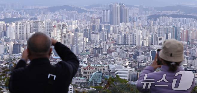 서울 남산에서 바라본 아파트 단지들. 2024.10.23/뉴스1 ⓒ News1 박지혜 기자