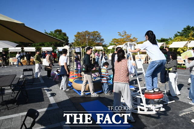 충남 부여군이 지난 26일 정림사지에서 ‘부여공동체 한마당’을 진행했다. /부여군