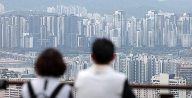 27일 서울 용산구 남산에서 바라본 아파트. 뉴시스