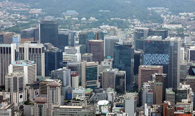 서울 남산에서 내려다본 회사들. 사진=한국경제신문