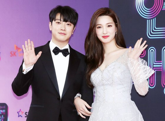 Choi Min-hwan and Yulhee pose for a photo in Yeongdeungpo District, western Seoul, in 2018. [YONHAP]