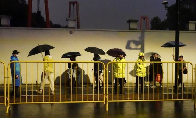 상해 쥐루로에 배치된 경찰의 모습 <사진=엑스(X·옛 트위터) 캡쳐>