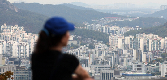 지난 27일 서울 용산구 남산에서 바라본 서울 아파트 모습. 뉴시스