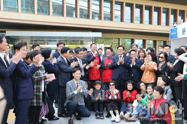 ▲28일 국회 소통관 앞에서는 해남농수특산물 직거래 장터가 열렸다.2024.10.28ⓒ해남군