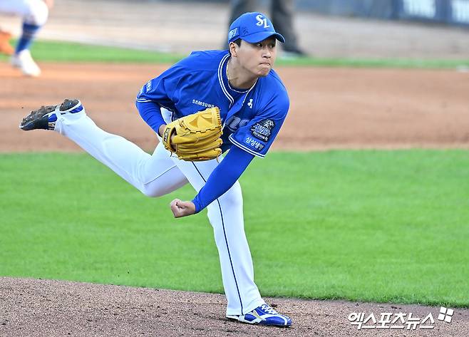 23일 오후 광주기아챔피언스필드에서 열린 '2024 신한 SOL Bank KBO 한국시리즈' 삼성 라이온즈와 KIA 타이거즈의 1차전 서스펜디드 경기,  6회말 삼성 이승현이 공을 힘차게 던지고 있다. 엑스포츠뉴스 DB