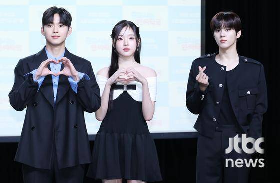 29일 오전 서울 강남구 일지아트홀에서 웹드라마 '0교시는 인싸타임' 제작발표회가 열렸다. 배하늘 감독과 김우석, 강나언, 최건, 손동표, 한채린이 참석했다. 김현우 엔터뉴스팀 기자 kim.hyunwoo3@jtbc.co.kr (콘텐트비즈니스본부)