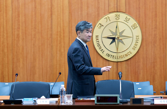 National Intelligence Service (NIS) chief Cho Tae-yong prepares to take his seat alongside other intelligence officials taking part in a parliamentary audit at the spy agency’s headquarters in Seocho District in southern Seoul on Tuesday. [JOINT PRESS CORPS]