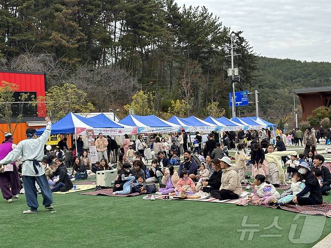 진주시 진양호공원 추억여행 가을 축제(진주시 제공).