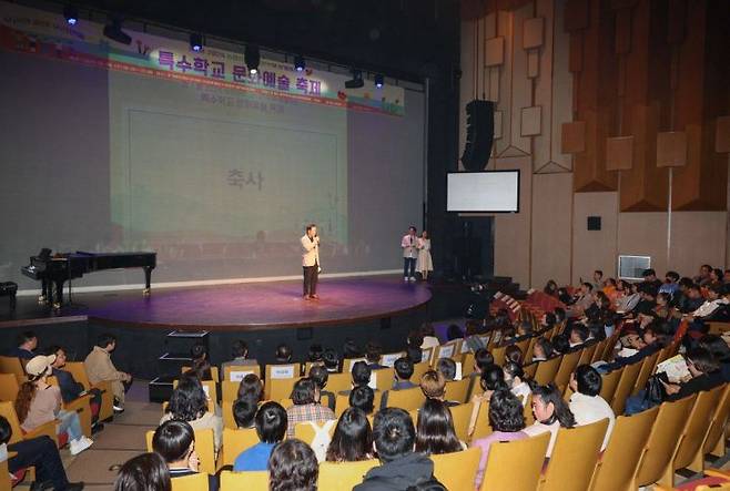 임태희 경기도교육감이 30일 경기아트센터 소극장에서 ‘특수학교 문화예술 축제’에서 인사말을 하고 있다. ＜사진=경기도교육청＞