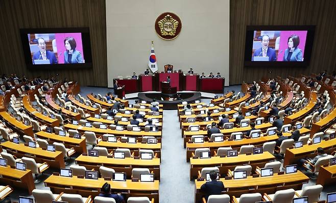 한덕수 국무총리가 12일 오후 서울 여의도 국회 본회의장에서 열린 교육·사회·문화 분야 대정부질문에 출석, 김미애 국민의힘 의원 질의에 답하고 있다. 2024.9.12/뉴스1 ⓒ News1