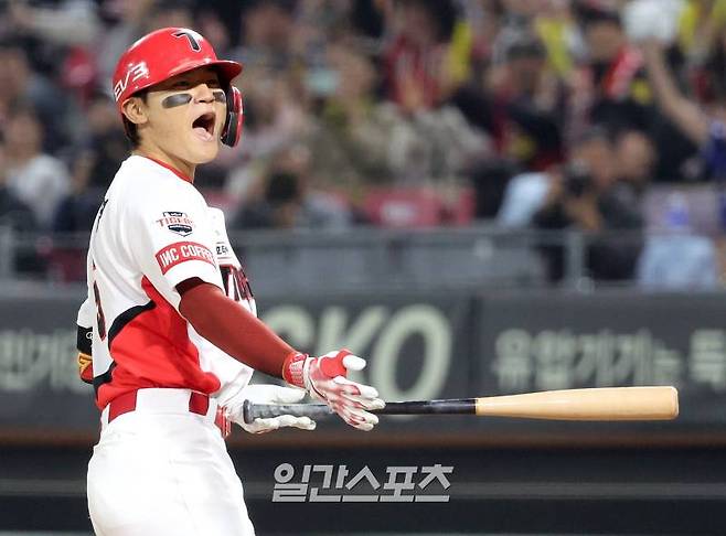 2024 프로야구 KBO 포스트시즌 KIA타이거즈와 삼성라이온즈의 한국시리즈(KS) 5차전 경기가 28일 오후 광주 기아챔피언스필드에서 열렸다. 5회말 2사 만루 김도영 타석 때 투수 김윤수의 공이 뒤로 빠지자 김도영이 소리치며 주자를 부르고 있다. 광주=김민규 기자 mgkim1@edaily.co.kr