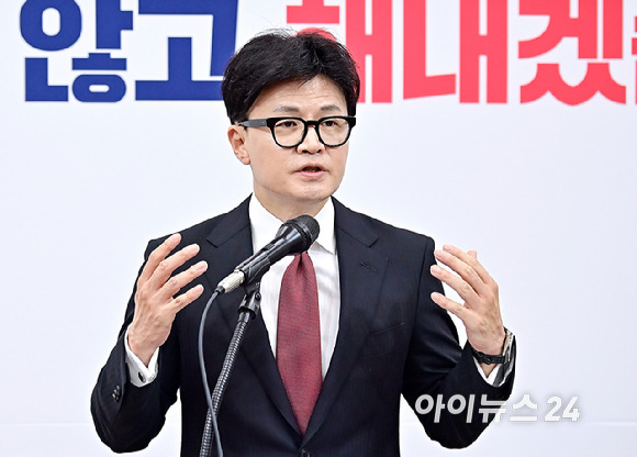 한동훈 국민의힘 대표가 30일 오전 서울 여의도 국회에서 열린 당 대표 취임 100일 기자회견에서 발언하고 있다. [사진=곽영래 기자]