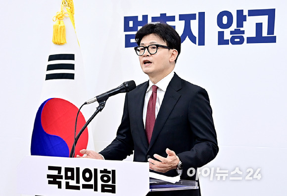 한동훈 국민의힘 대표가 30일 오전 서울 여의도 국회에서 열린 당 대표 취임 100일 기자회견에서 발언하고 있다. [사진=곽영래 기자]