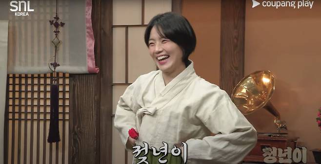 Comedian Ahn Young-mi as Jung-nyeon from tvN series "Jung-nyeon" in "SNL Korea" (Screenshot from "SNL Korea")