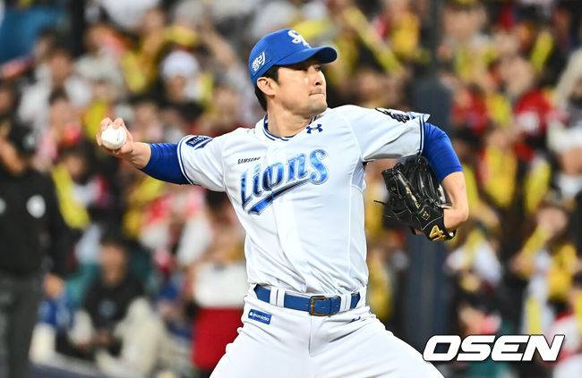 [OSEN=대구, 이석우 기자] 25일 대구 삼성라이온즈파크에서 2024 신한 SOL뱅크 KBO 포스트시즌 한국시리즈 삼성 라이온즈와 KIA 타이거즈의 3차전 경기가 열렸다. 홈팀 삼성은 대니 레예스, 방문팀 KIA는 에릭 라우어를 선발 투수로 내세웠다.삼성 라이온즈 임창민이 역투하고 있다. 2024.10.25 / foto0307@osen.co.kr