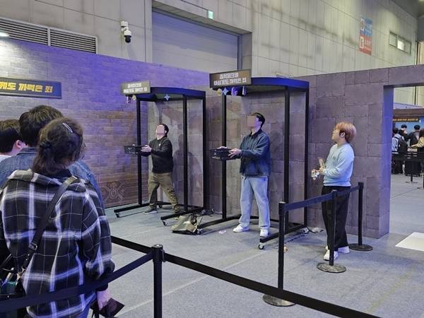 &nbsp;- 떨어지는 소품들을 바구니로 받으면 된다