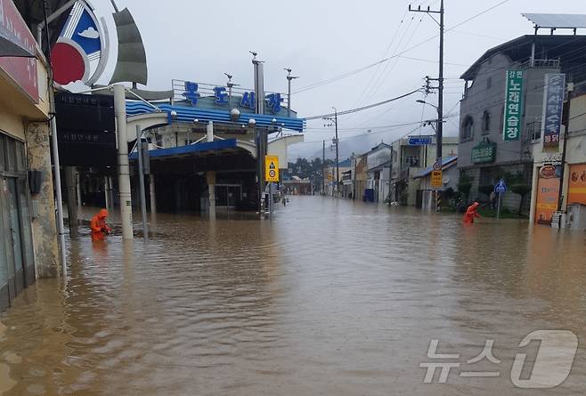 하수도 정비 중점관리지역으로 지정된 충북 괴산군 불정면 목도리 침수 피해 모습.(괴산군)/뉴스1