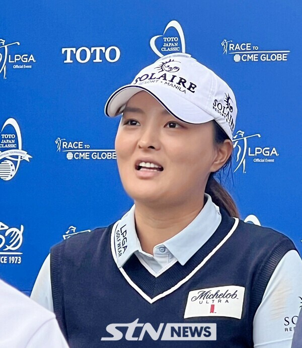 고진영(29·솔레어)이 LPGA 투어 '토토 재팬 챔피언십' 1라운드 경기를 마치고 인터뷰를 진행하고 있다. 사진┃STN NEWS