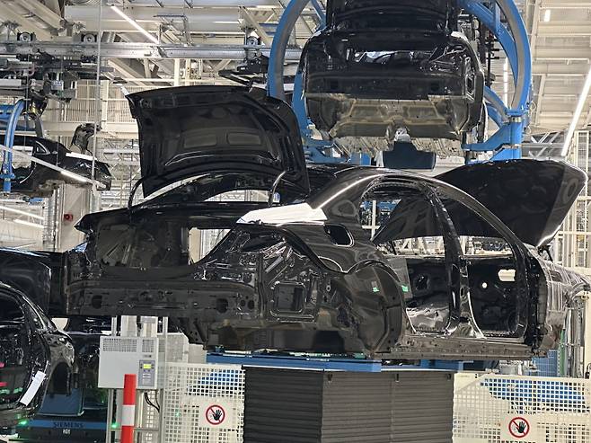 메르세데스-벤츠 팩토리 56