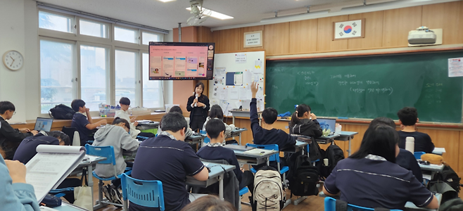 대구제일중학교의 국어-SW융합 교과 수업 장면