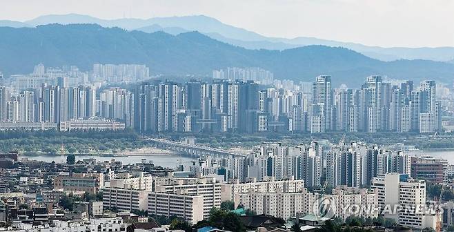 지난 9월 서울 중구 남산에서 바라본 서초구 일대 아파트. 사진=연합뉴스