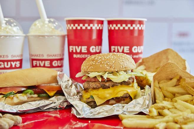 Five Guys burgers and drinks (FG Korea)