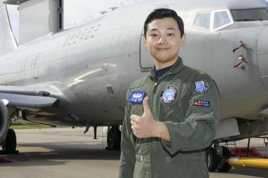 공군 공중전투 요격통제사 올해 공중통제 부문 ‘골든 아이’에 선정된 김동학 준위. 공군 제공