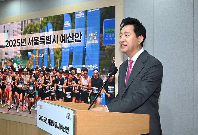 오세훈 서울시장이 31일 시청 브리핑룸에서 2025년 예산안을 설명하고 있다. [서울시 제공]