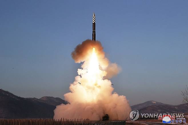 軍, 北ICBM 발사에 "美 전략자산 전개해 훈련 등 대응키로" [연합뉴스 자료사진. 국내에서만 사용가능. 재배포 금지. For Use Only in the Republic of Korea. No Redistribution]