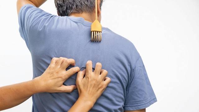 나이가 들수록 등 가려움증이 심해진다｜출처: 게티이미지뱅크