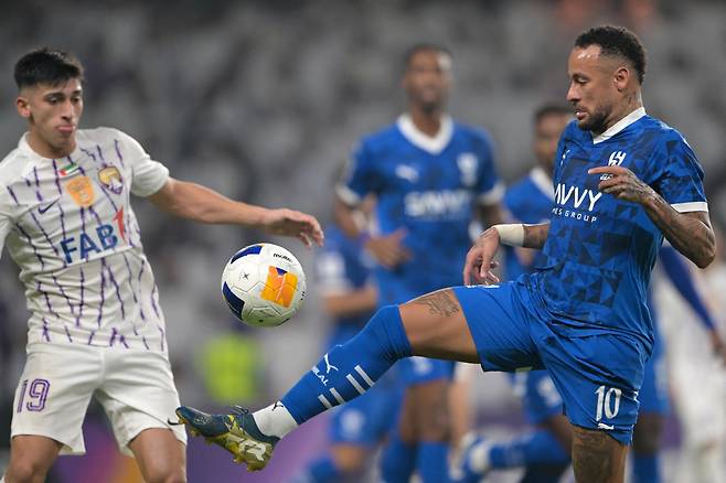 Hilal's Brazilian forward #10 Neymar controls the ball during the AFC Champions League group B football match between UAE's Al-Ain and Saudi's Al-Hilal at the Hazza bin Zayed Stadium in al-Ain on October 21, 2024. (Photo by AFP)<저작권자(c) 연합뉴스, 무단 전재-재배포, AI 학습 및 활용 금지>