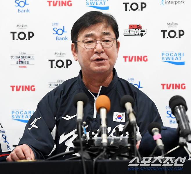 2024 WBSC 프리미어12 대한민국 야구 대표팀과 쿠바 대표팀의 평가전이 1일 서울 고척스카이돔에서 열렸다. 류중일 감독이 인터뷰를 하고 있다. 고척=박재만 기자 pjm@sportschosun.com/2024.11.01/