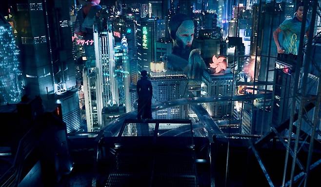 인공지능(AI)을 가진 기계와 인간의 차이를 그린 영화 <공각기동대 : 고스트 인 더 쉘>의 한장면. 유튜브 캡처