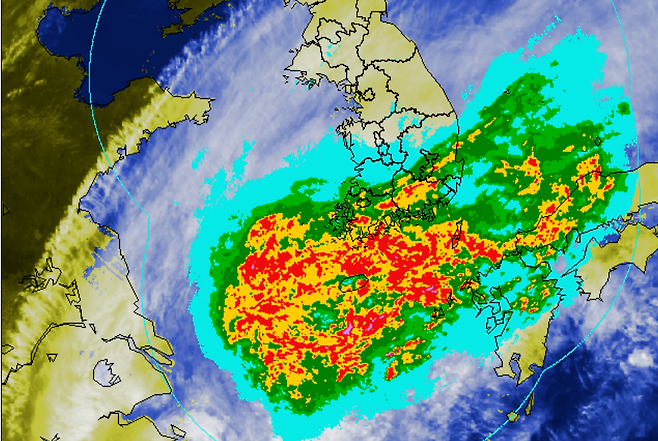 오늘(1일) 강수 예측 종합영상에 짙은 비구름대가 남부지역에 분포된 모습 (사진, 기상청)