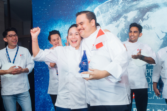 Veteran chef and judge of the event Vicky Lau from Tate Dining Room in Hong Kong, left, celebrates with Ardy Ferguson from Hong Kong's Michelin-starred restaurant Belon, who was crowned the day's winner at The Murray Hong Kong on Monday. [S.PELLEGRINO YOUNG CHEF ACADEMY]