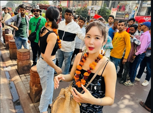 장영란이 인도에서 ‘남성들을 줄세우는’ 뜨거운 인기를 누렸다.사진=장영란 SNS