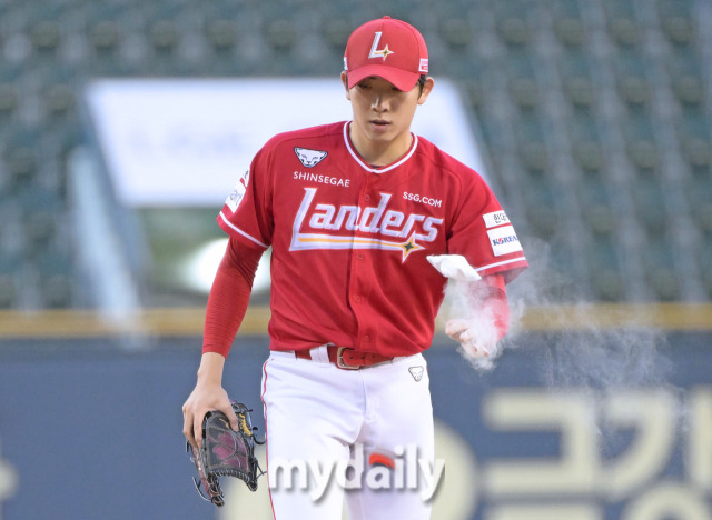 2024년 9월 4일 서울 잠실야구장에서 열린 '2024 신한 SOL Bank KBO 리그' SSG 랜더스-LG 트윈스 경기. SSG 오원석./마이데일리