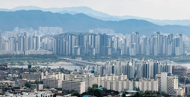 서울 남산에서 바라본 서초구 일대 아파트. [연합]