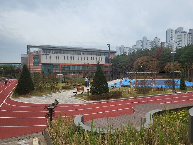 경기 안산시 송호고등학교 운동장. 이준석 기자