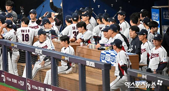 류중일 감독이 이끄는 '2024 세계야구소프트볼연맹(WBSC) 프리미어12' 한국 대표팀은 1일 고척스카이돔에서 열린 '2024 K-BASEBALL SERIES with TVING(K-베이스볼 시리즈 위드 티빙)' 쿠바 대표팀과 평가전에서 2-0으로 승리했다. 대표팀은 국내에서 두 번 더 연습경기를 치른 뒤 대만으로 이동해 현지 프로팀과 한 차례 모의고사를 치를 예정이다. 고척, 김한준 박지영 기자