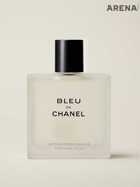 CHANEL BEAUTY 산뜻한 텍스처로 피부에 끈적임 없이 빠르게 흡수되는 블루 드 샤넬 애프터셰이브 로션 100mL 8만8000원 샤넬 뷰티 제품.