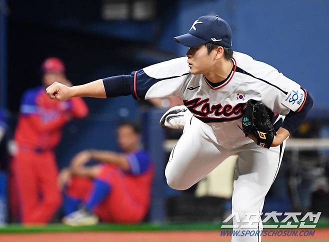 2024 WBSC 프리미어12 대한민국 야구 대표팀과 쿠바 대표팀의 평가전이 1일 서울 고척스카이돔에서 열렸다. 박영현이 역투하고 있다. 고척=박재만 기자 pjm@sportschosun.com/2024.11.01/