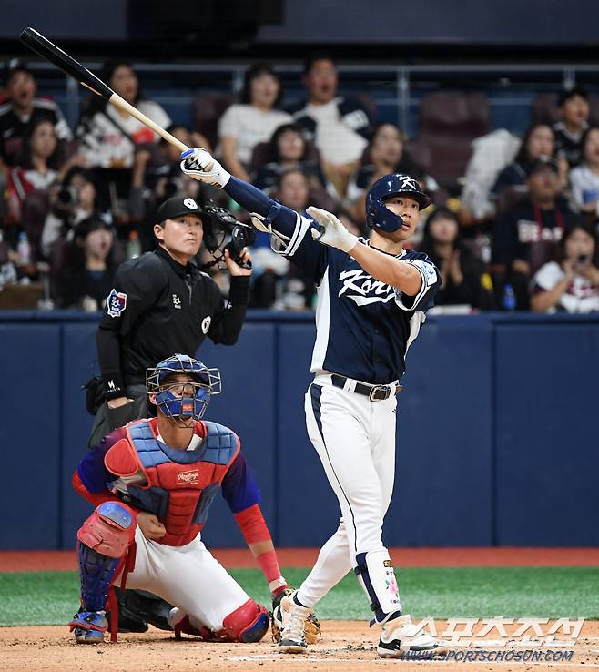 2024 WBSC 프리미어12 대한민국 야구 대표팀과 쿠바 대표팀의 평가전이 2일 서울 고척스카이돔에서 열렸다. 송성문이 타격을 하고 있다. 고척=박재만 기자 pjm@sportschosun.com/2024.11.02/