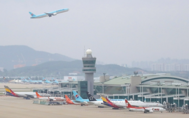 국민 절반 이상이 내년 10월10일이 임시공휴일 또는 대체공휴일로 지정되길 바란다는 설문조사 결과가 나왔다. 연합뉴스
